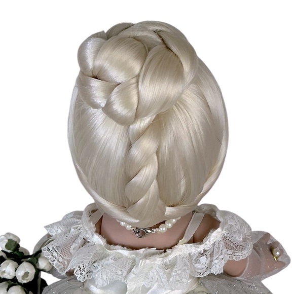 Precious Moments Bride Princess Doll Wedding Blonde Hair w Stand 13 in Vintage - Picture 7 of 16